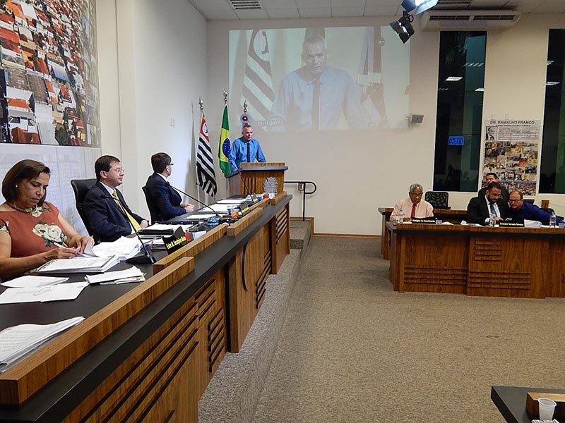 Vereadores defendem efetivação de benefício para educadoras municipais