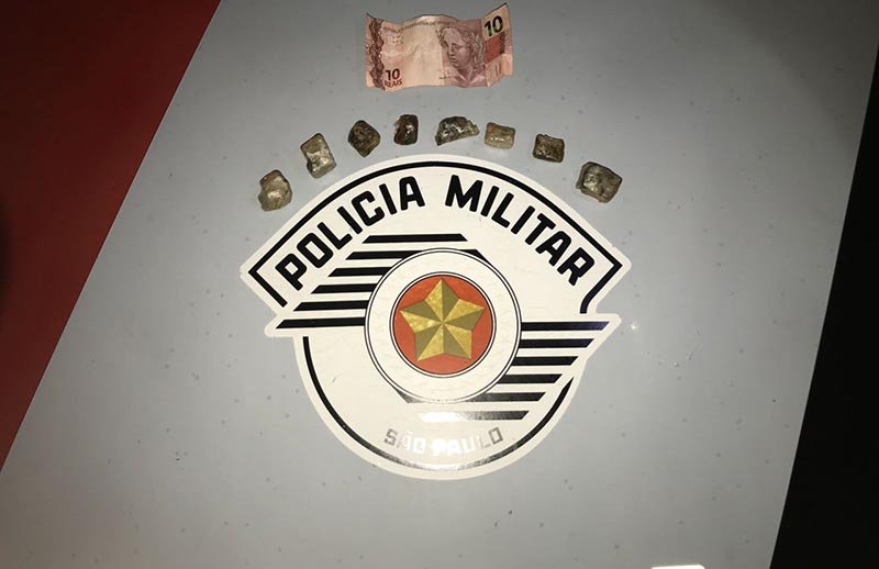 Jovem é preso por tráfico no Gimenes
