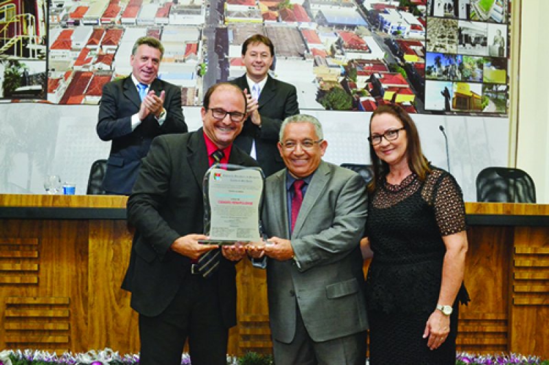 Everaldo Gomes de Matos recebe título de Cidadão Penapolense