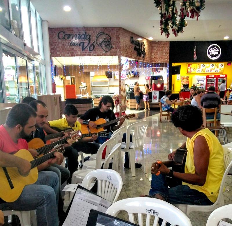  Alunos do curso de violão se apresentam hoje no Garden Shopping