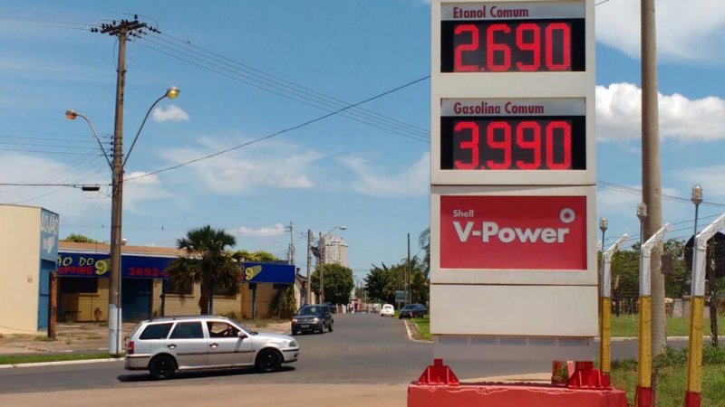 Motoristas sentem no bolso os altos preços da gasolina
