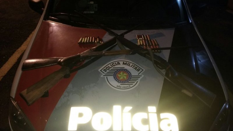Trio é flagrado com armas e munições