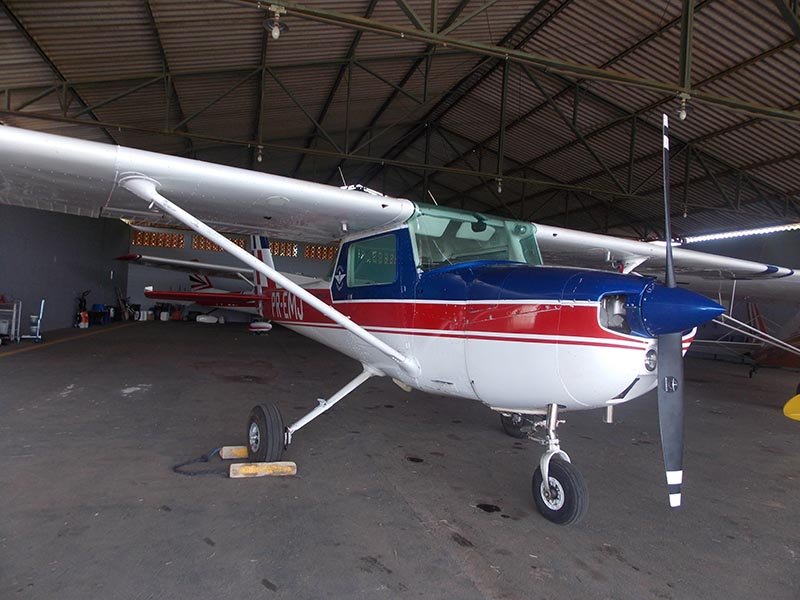 Vôos noturnos: Novidade no Aeroclube chama a atenção das pessoas