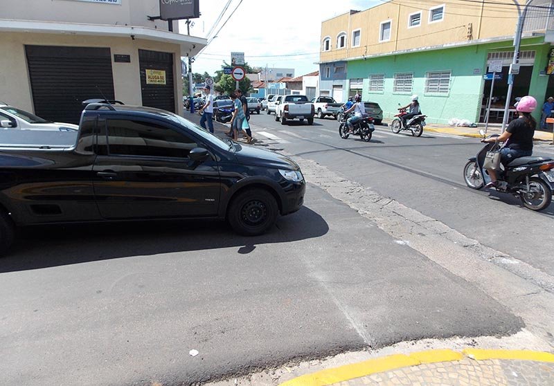 Segurança: Pedestres estão sem faixas de travessia na Luis Osório