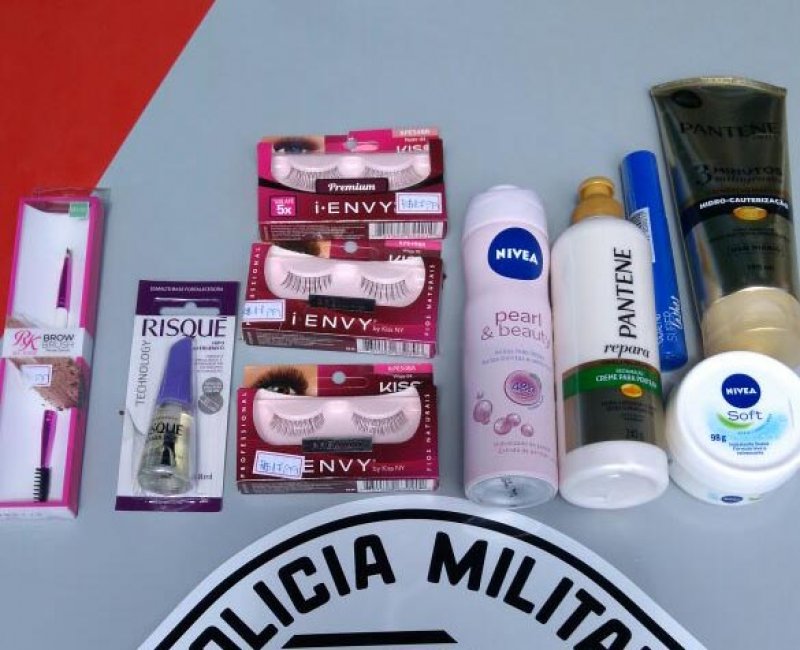 Mulher é detida após furtar produtos de supermercado