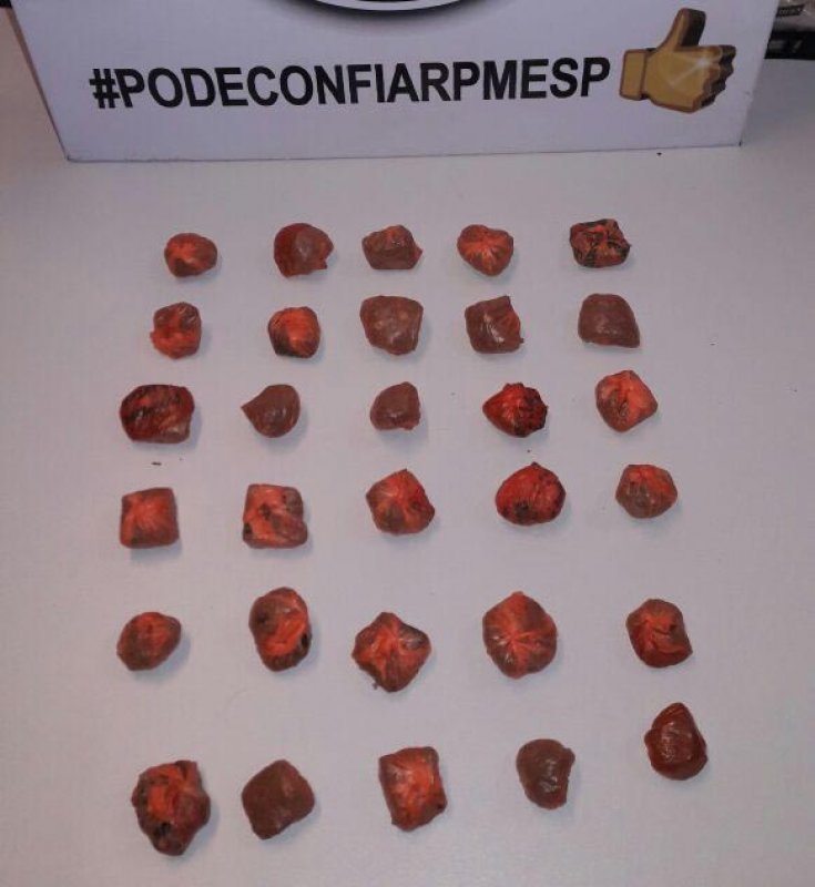 Jovem flagrado com maconha confessa tráfico