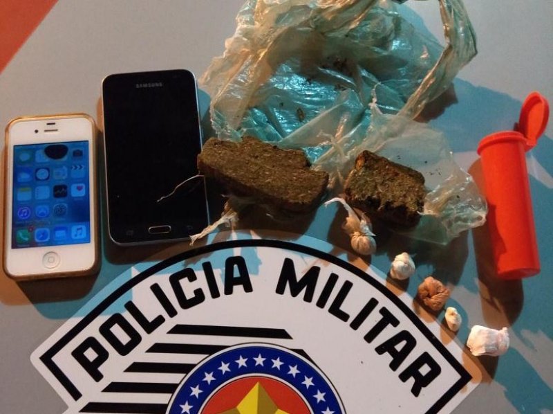 Cozinheira é presa acusada de tráfico no jardim Del Rey