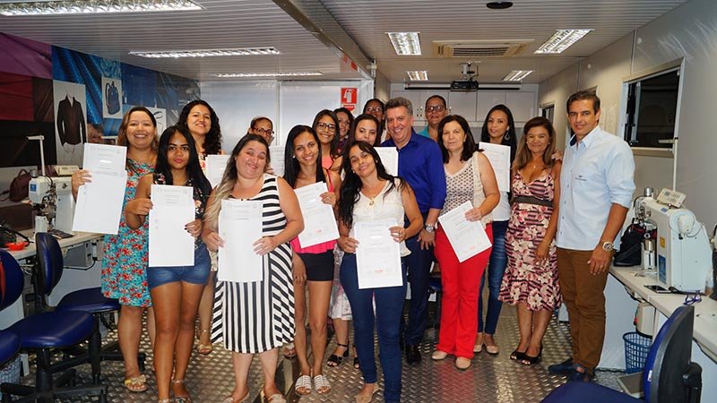 IMP: Duas turmas finalizam curso de pesponto de calçados