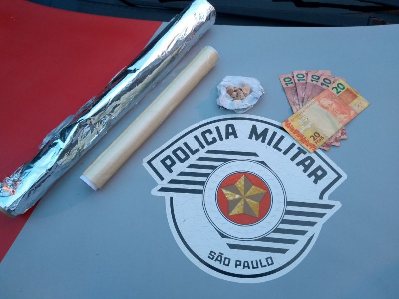 Policiais da Rocam prendem acusada de tráfico no Tropical