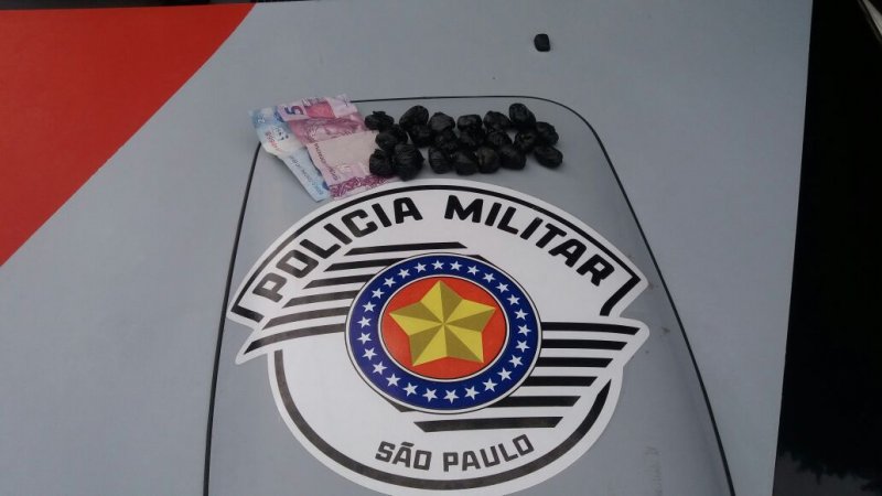Homem é preso após ser flagrado com porções de maconha na cueca