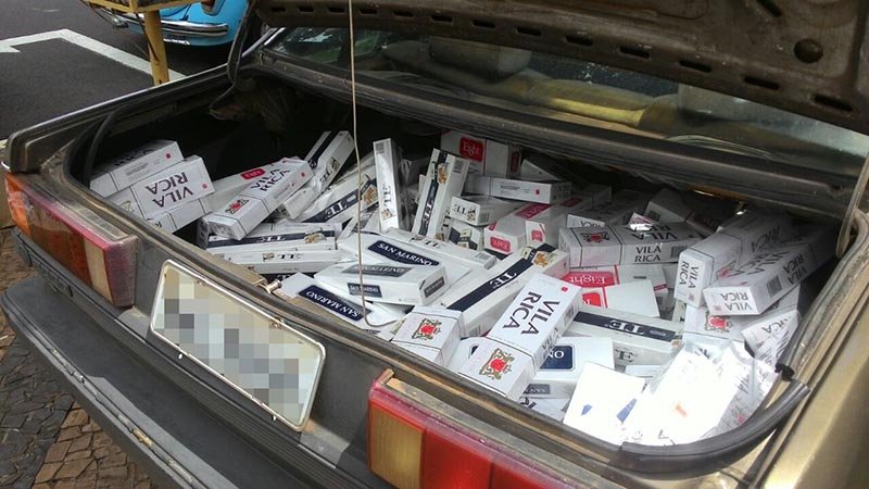 Vendedor preso: PM encontra 10 mil maços de cigarros contrabandeados