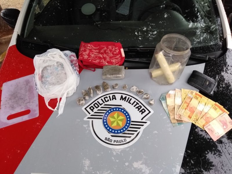 Eletricista é flagrado com maconha e confessa tráfico