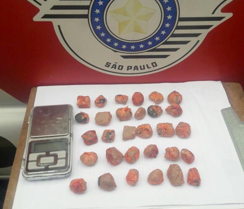 Auxiliar é preso com droga em sua casa no Rosa Alberton