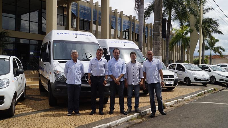 Nova van é entregue a Secretaria de Saúde