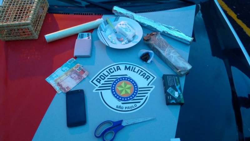 PM encontra maconha e cocaína com acusado de tráfico