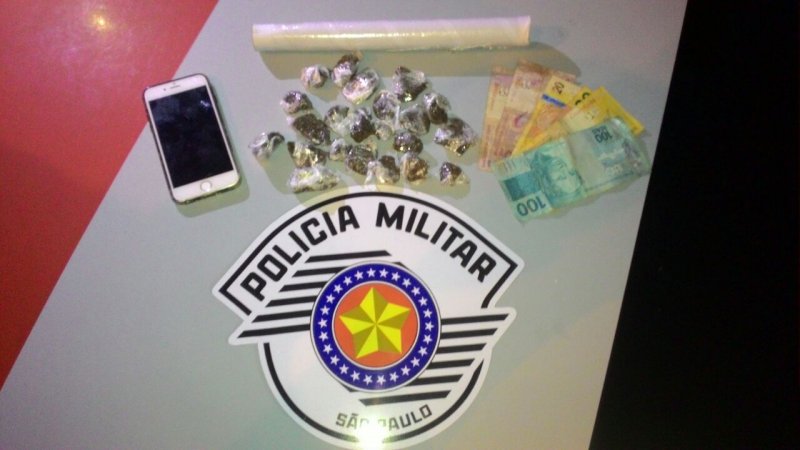 PM prende açougueira com 22 porções de maconha