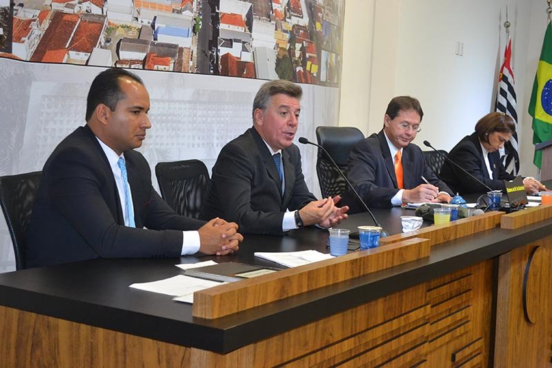 Prestação de contas: Prefeito participa de sessão e responde aos vereadores