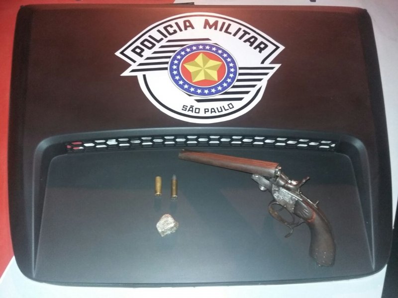 Borracheiro é preso com arma no Dona Eugênia