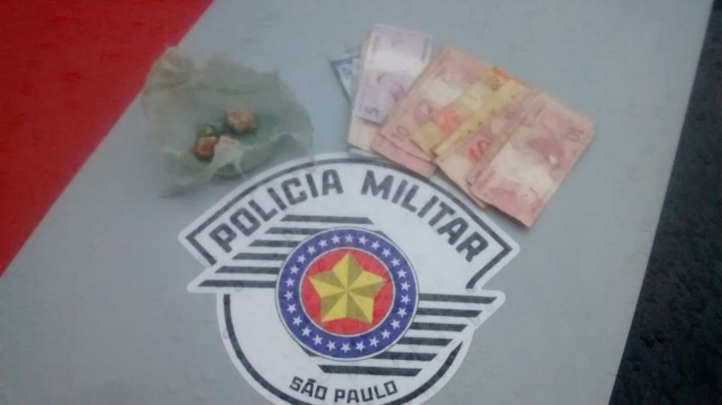 Polícia Militar prende homem com crack