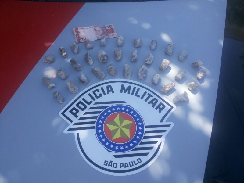 Ciclista é abordado e flagrado com maconha