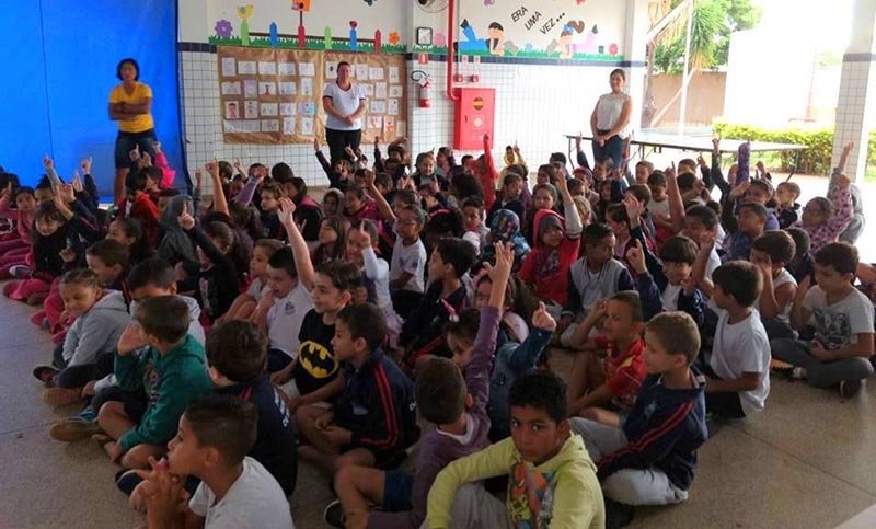 Arqueóloga ministra palestra para alunos da Emefi Harume Kubota