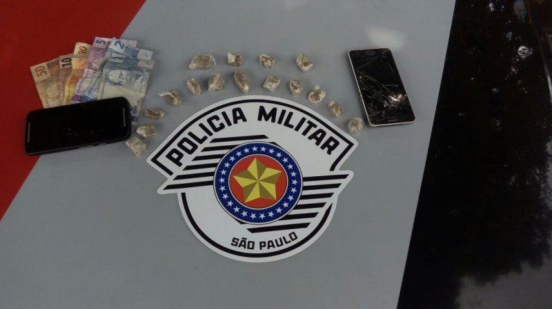 Jovens são presos após serem flagrados com maconha