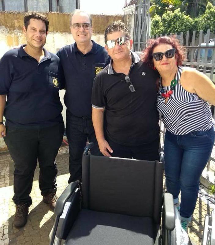 Doação: Rotary Club entrega cadeiras de rodas para Adefipe