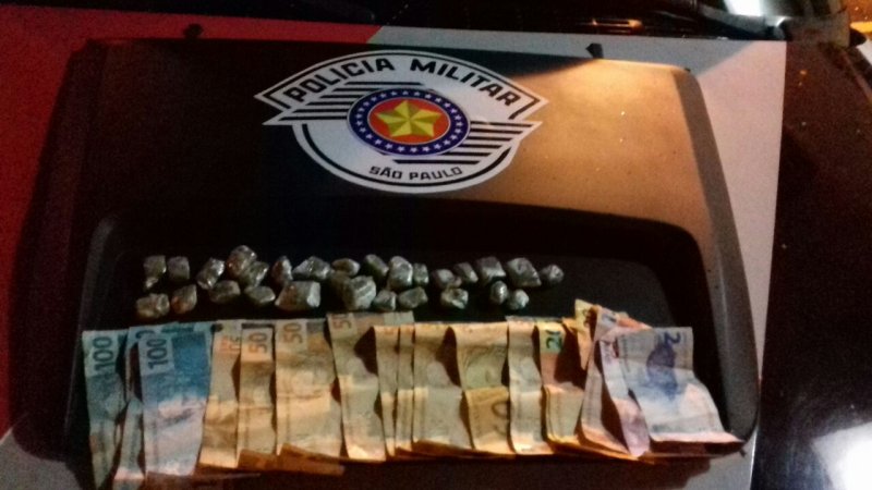 Plantão: Dupla é presa acusada de tráfico de maconha e crack