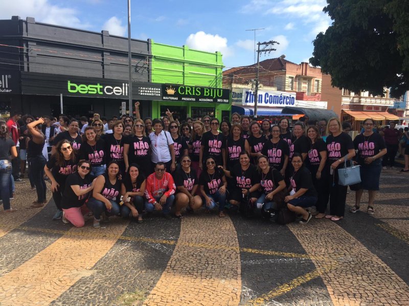 Mulheres manifestam-se contra a violência 