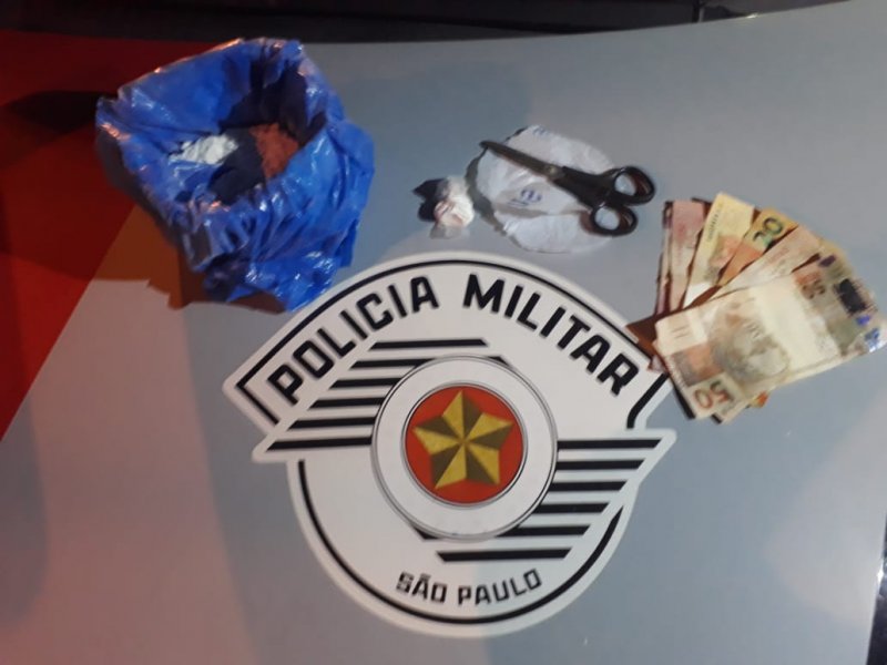 Servente é preso com cocaína em sua casa