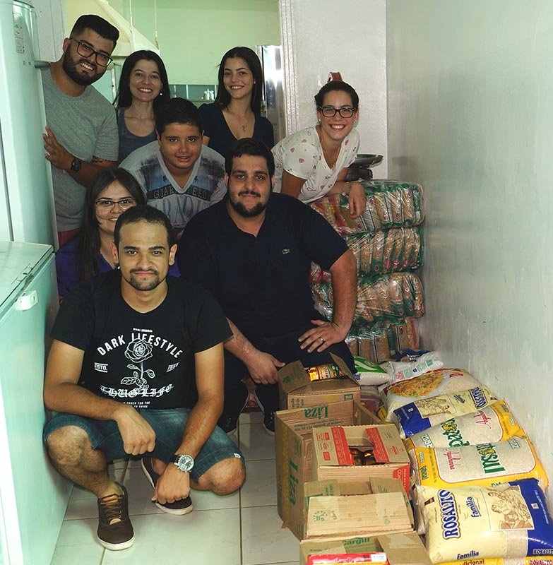 Doação à Santa Casa: Igreja Quadrangular arrecada quase meia tonelada de alimentos