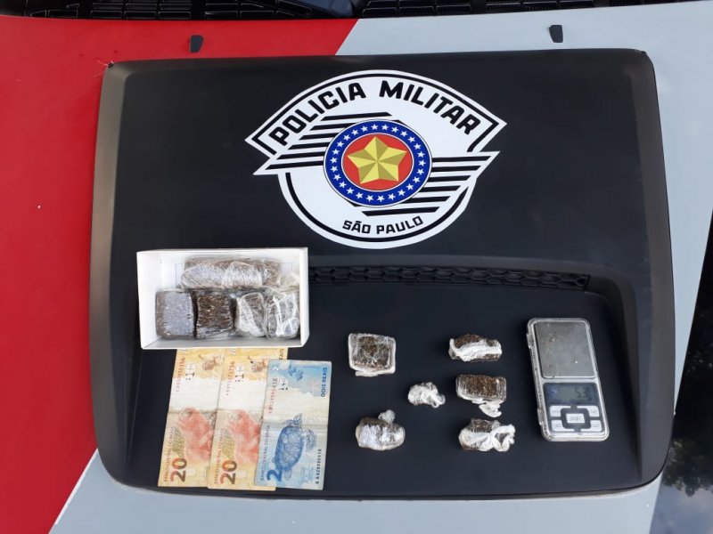 Jovem é preso com maconha e confessa tráfico