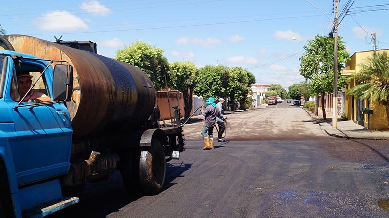 Asfalto: Secretaria de Obras executa recape da avenida Goiás
