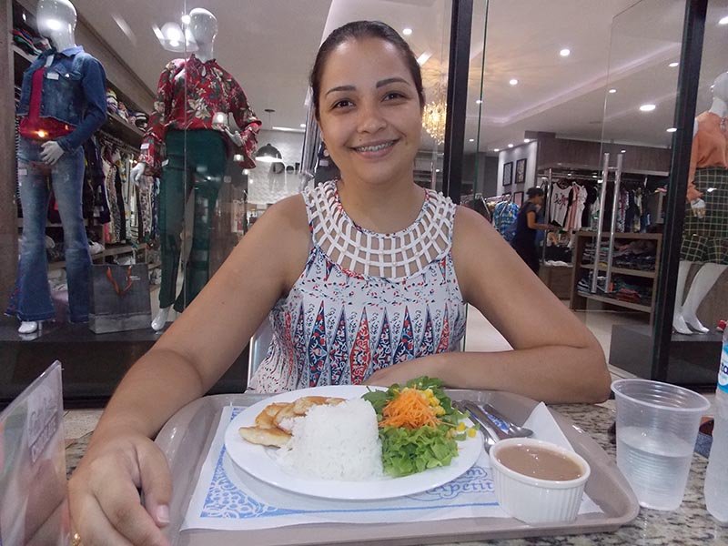 Comer fora de casa necessita de atenção ao orçamento