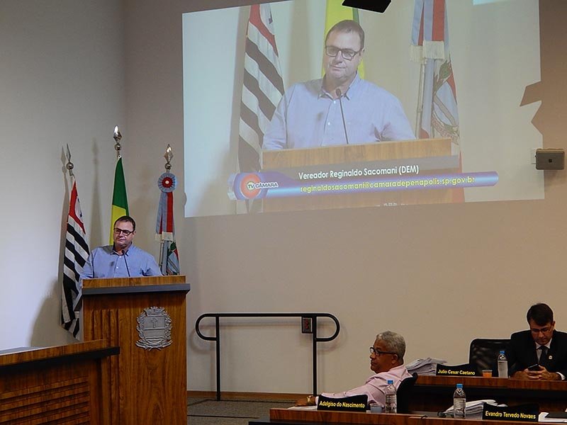 Vereador viabiliza R$ 200 mil com deputado para asfalto