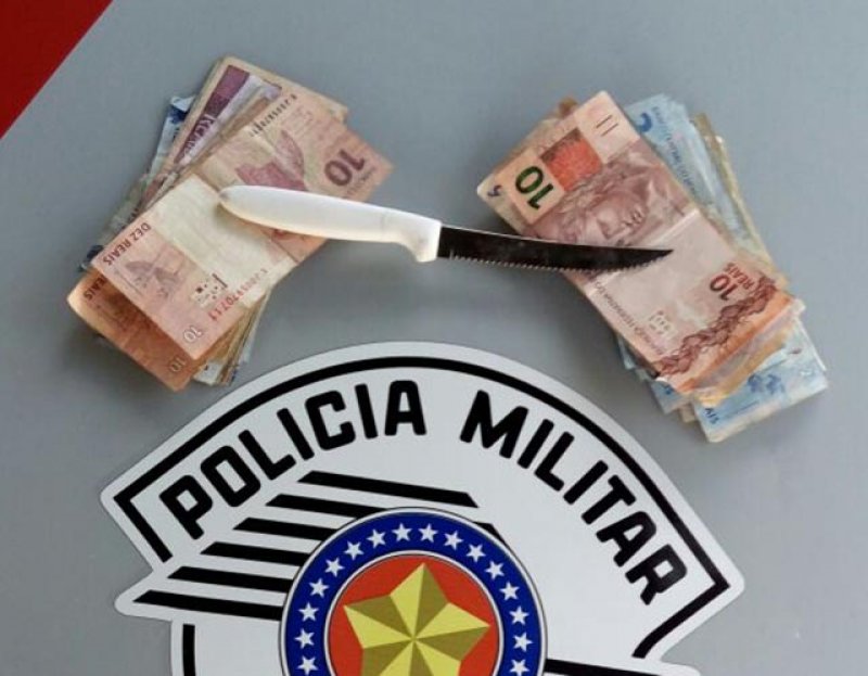 Ajudante é preso ao tentar roubar ambulante