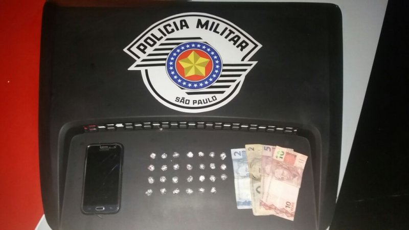 Pintor é flagrado com cocaína e confessa tráfico da droga