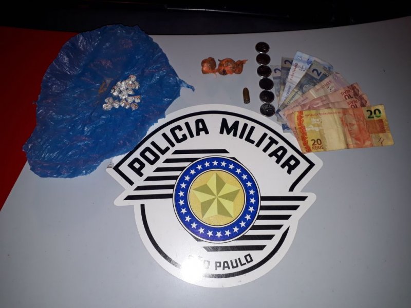 Adolescente é flagrado com droga e confessa tráfico