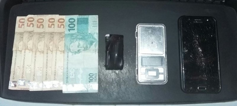 Policiais da Rocam prendem jovem com tablete de maconha