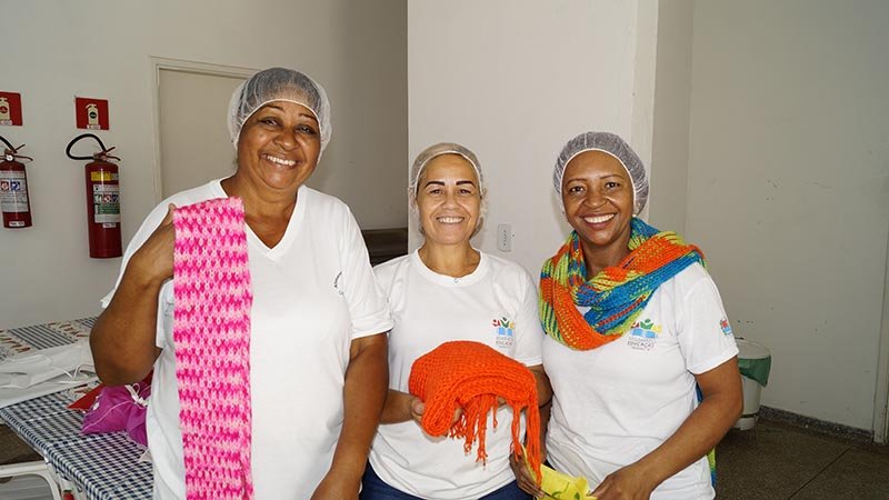 Usuários do Caps presenteiam servidores da Cozinha Piloto