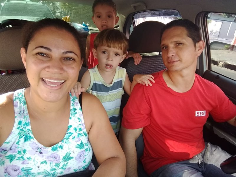 Amor e dedicação: Mãe deixa tudo para vencer barreiras com o filho