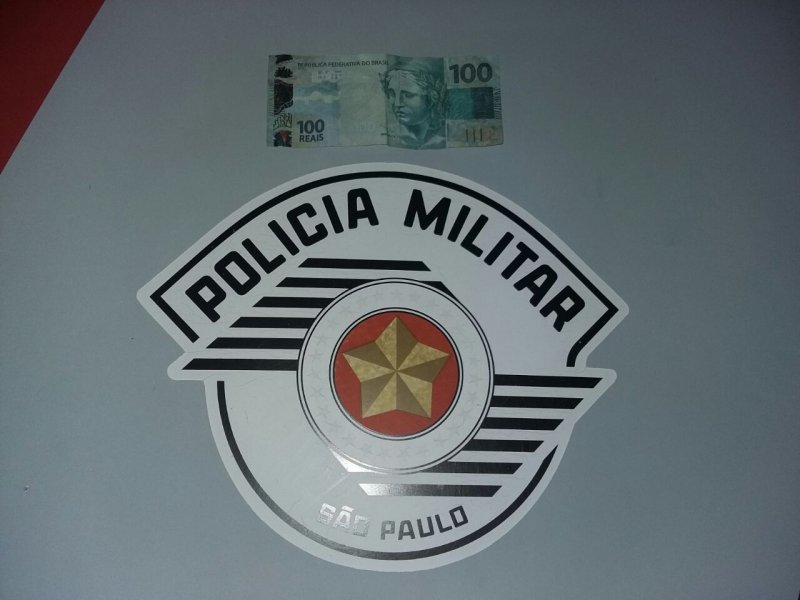 PM flagra porteiro com nota falsa