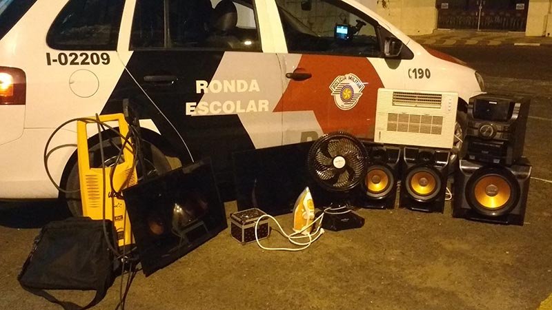 Em ação rápida, PM prende acusados de furtarem casas