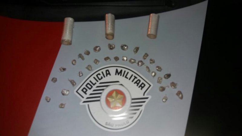 Polícia prende duas pessoas por tráfico no Gimenes