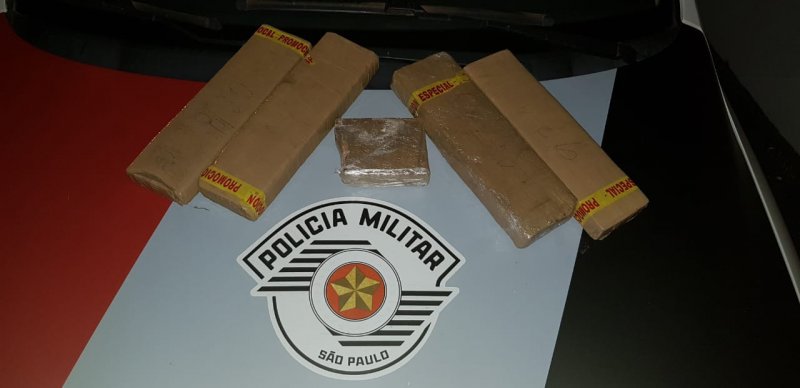Cabeleireira é presa com mais de 4 quilos de maconha