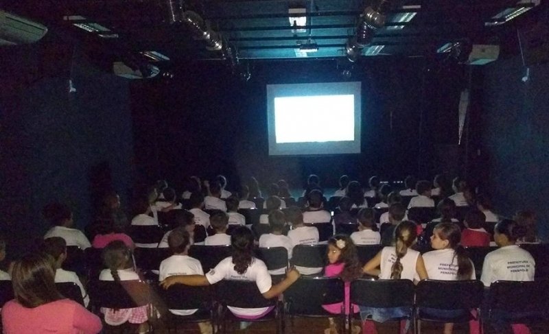 Alunos prestigiam 