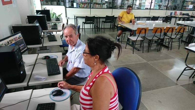 Biblioteca inscreve para curso de informática na Terceira Idade