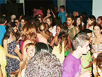 Baile de Aniversário atrai bom público no Lago Azul