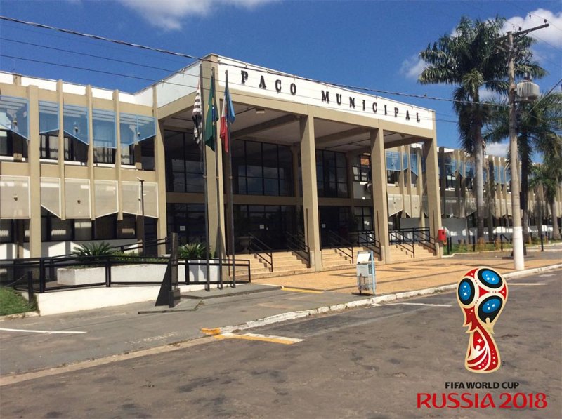 Copa: Órgãos municipais terão expediente até às 13h; jogo começa às 15h