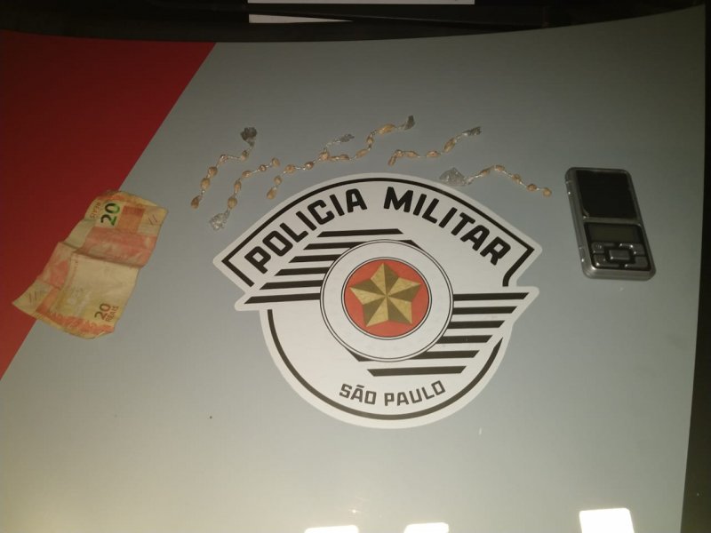 Funileiro é preso tentando enterrar droga
